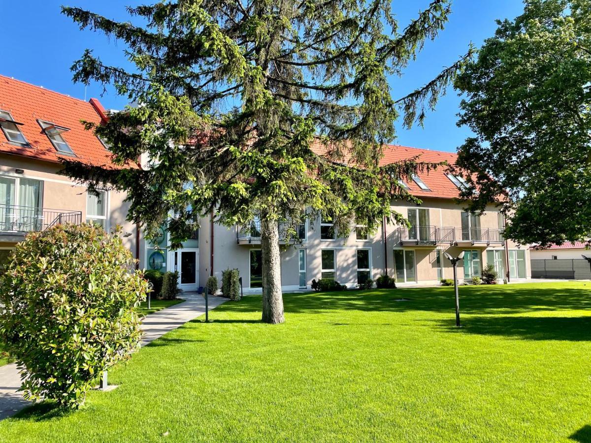 Fresh Garden Apartments Шіофок Екстер'єр фото