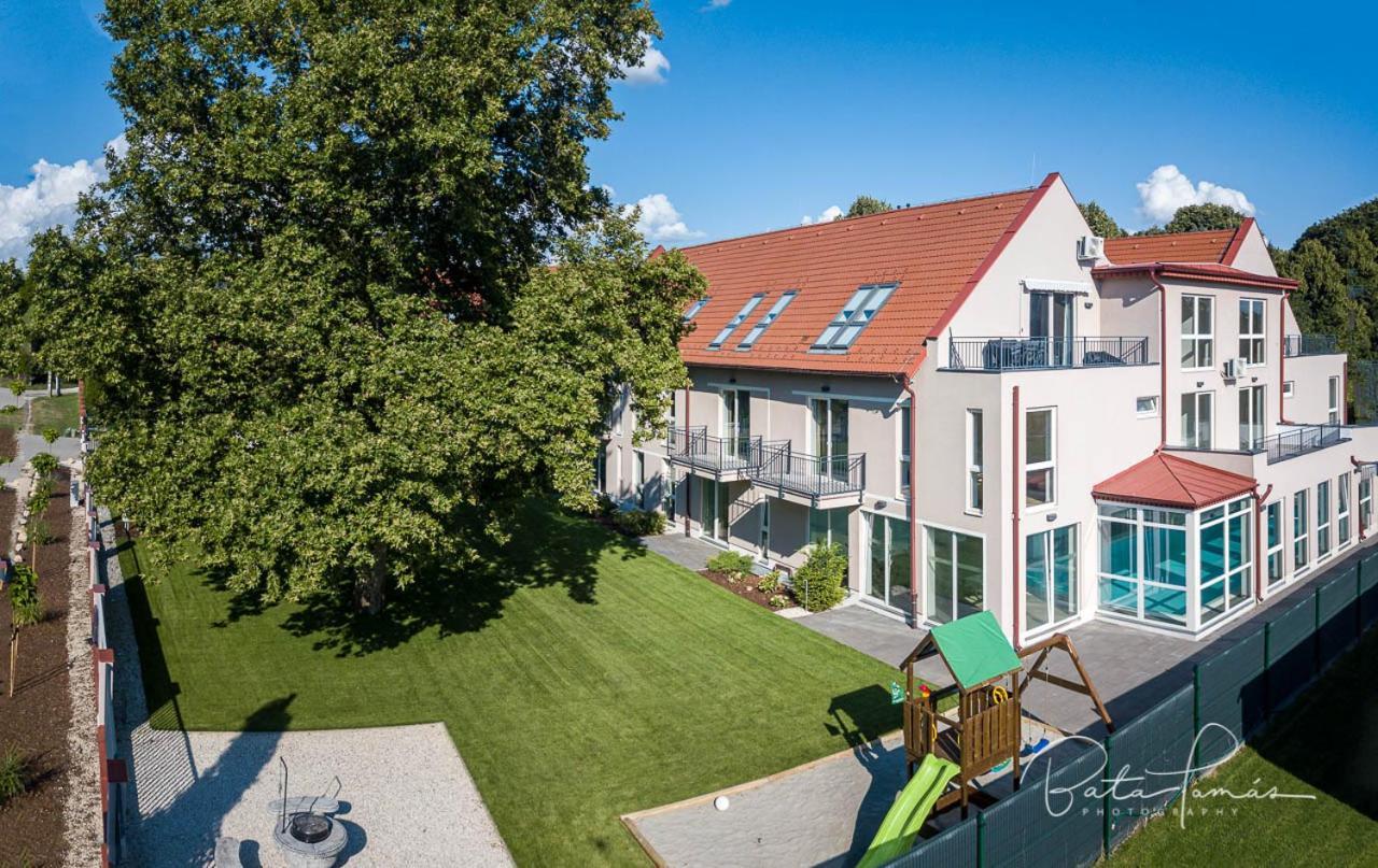 Fresh Garden Apartments Шіофок Екстер'єр фото